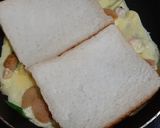 Foto langkah ke 2 dari resep Roti john simple.