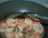 Foto langkah ke 2 dari resep Udang goreng mentega.