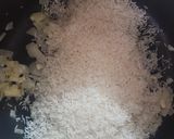 Foto del paso 3 de la receta: Risotto de pollo con caldo