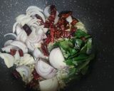 Gambar langkah 3 resipi Kukul Mas Curry Sri Lanka.