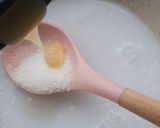 Foto langkah ke 2 dari resep Cheese Mango Sticky Rice Popsicle.
