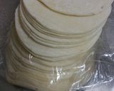 Foto langkah ke 3 dari resep Dumpling isi sayuran dan daging.