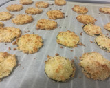 Foto del paso 5 de la receta: Chips de calabacín al parmesano