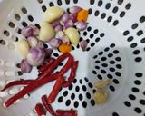 Foto langkah ke 2 dari resep Sayur singkong teri medan.