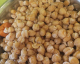 Foto del paso 2 de la receta: Garbanzos con arroz y pasas