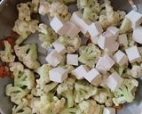 Foto langkah ke 3 dari resep Tumis Kembang Kol Saus Tiram.