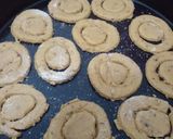 Foto del paso 3 de la receta: 11. Rosquitas de anís porteñas 🍊 al horno con ralladura y glaseado de naranja