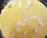 A picture of step 1 of My Nice Omelette for Lunch today. 😁.