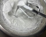 صورة لخطوة 2 من وصفة مشروب الهوت شوكليت بكريمة المارشميلو 🍫