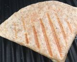 Foto del paso 2 de la receta: Sándwich de jamón de pavo y queso con tortilla integral