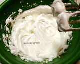 Foto langkah ke 2 dari resep Puding Lapis Busa Cocopandan.