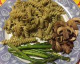 Foto del paso 6 de la receta: Pasta a mí estilo acompañada con champiñones y espárragos!!!
