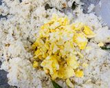 Foto langkah ke 5 dari resep Nasi Goreng Telor Mata Sapi.