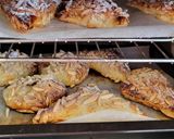 Foto del paso 8 de la receta: Hojaldres rellenos de mazapán