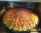 A picture of step 7 of Sunshaped garlic bread.