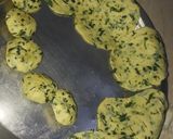 A picture of step 5 of Methi puri.