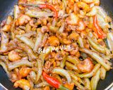 Hình bước làm 4 của món Cá lòng tong và tôm sông kho khô