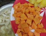 Gambar langkah 3 resipi Sup Vegetarian Simple.