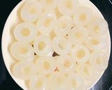 Hình bước làm 2 của món Chè hạt sen long nhãn