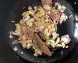 A picture of step 4 of Olkopi Koraishutir Ghonto (Kohlrabi / Knol Kohl & Green Peas Curry - Bong style).