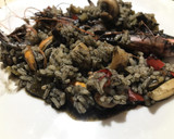 Foto del paso 3 de la receta: Arroz negro con marisco y verduras