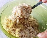 Foto langkah ke 2 dari resep Cireng Isi Ayam Suwir Pedas.