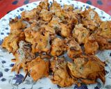 A picture of step 3 of Onion Pakoda.