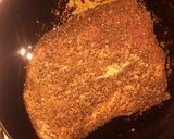 Foto del paso 7 de la receta: "Lomo de cerdo al pimiento" en una cama de espárragos y puré