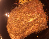 Foto del paso 7 de la receta: "Lomo de cerdo al pimiento" en una cama de espárragos y puré
