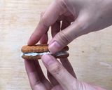 Foto langkah ke 1 dari resep Lotus Biscoff Cake Tanpa Oven Tanpa Kukus.