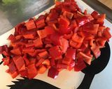 Une image de l'étape 4 de Pommes de terre roseval sautées aux poivrons corne et herbes aromatiques.