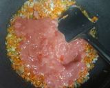 A picture of step 2 of Tomato chow mien.
