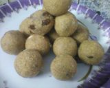 A picture of step 11 of Semolina gram flour ladoo.