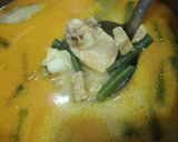 Foto langkah ke 4 dari resep Ayam Kuah Kuning (a.k.a. Lontong Sayur Pakai Ayam).