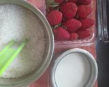 A picture of step 1 of Strawberry Thick Shake.