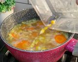 Foto langkah ke 4 dari resep Saffron Vegetables Soup.