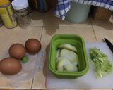 Foto langkah ke 1 dari resep Breakfast with Eggs & Potatos/Tomatos (3 Bahan).