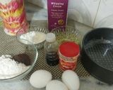 A picture of step 1 of Golden painted choc cake design.....