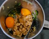 Foto langkah ke 4 dari resep Martabak Telur | Isi Daging Ayam.