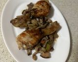 Foto del paso 7 de la receta: Muslos de pollo estilo oriental con menestra de mix setas y ajetes