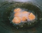 Foto langkah ke 4 dari resep Bola-bola Ubi Coklat.