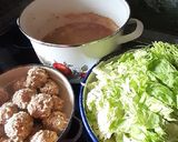 Kelkáposztafőzelék húsgombóccal recept fázis 2 fotója