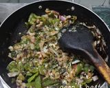A picture of step 2 of Capsicum and Brinjal Curry.