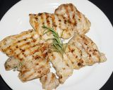 Foto del paso 2 de la receta: MUSLOS DE POLLO CON ROMERO A LA PLANCHA (GRILLADOS)