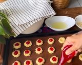 Gambar langkah 6 resipi Strawberry Thumbprint Cookies.