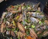 Foto langkah ke 4 dari resep Oseng ikan cabe ijo.