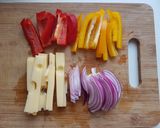 Zöldséggel tűzdelt csirkemell recept fázis 2 fotója
