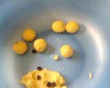 Foto langkah ke 3 dari resep Chocochip Sweet Cookies manis renyah.