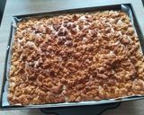 Ciasto z budyniem, owocami, bezą i kruszonką krok przepisu 5 zdjęcie