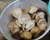 Foto langkah ke 2 dari resep Ayam Jamur Kecap.